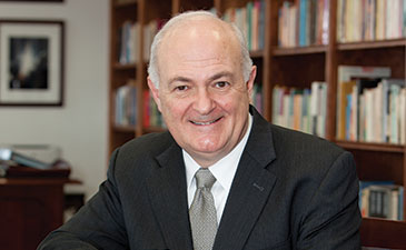 A portrait of Steven Knapp