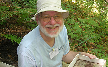 A portrait of Tim Pierce