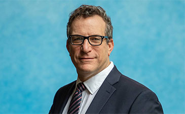 A portrait of Eric Dorfman