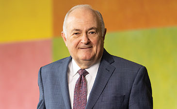 A portrait of Steven Knapp