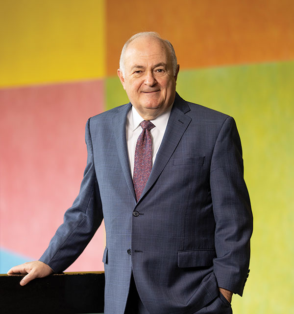 A portrait of Steven Knapp